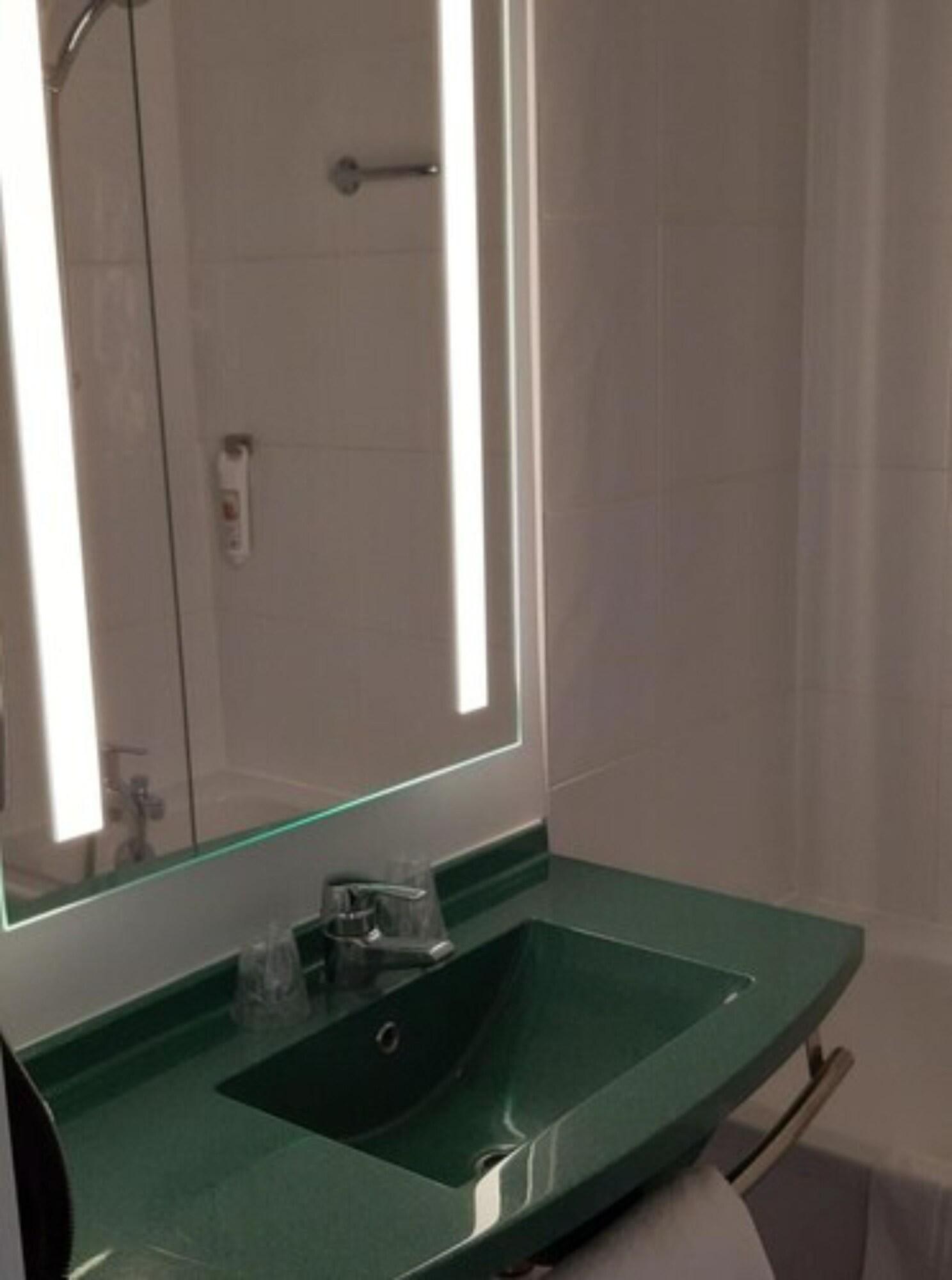 Ibis Hotel 3*